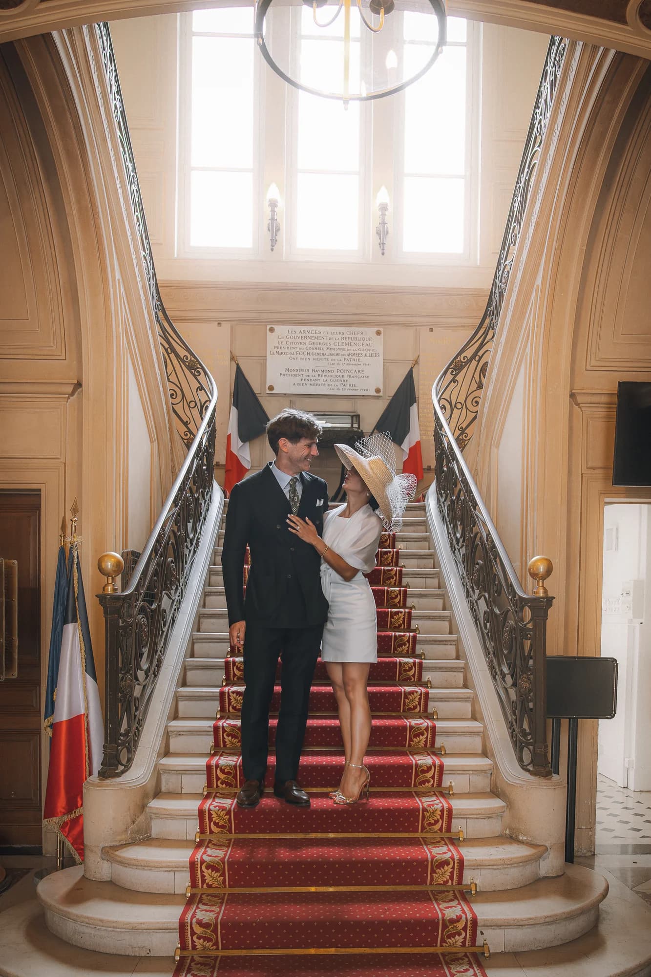 Martin et Marion descendent l’escalier